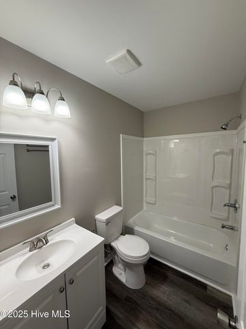 135 Murray Hill Road Apt 17, Southern Pines, NC 28387