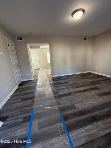 135 Murray Hill Road Apt 17, Southern Pines, NC 28387