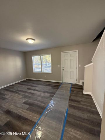 135 Murray Hill Road Apt 17, Southern Pines, NC 28387