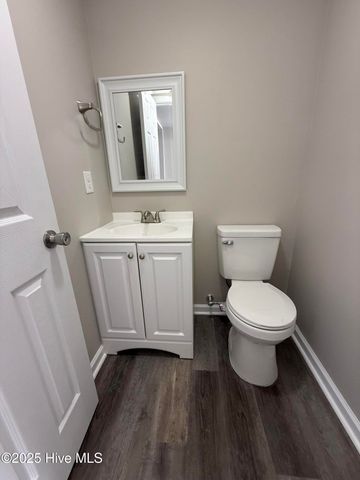 135 Murray Hill Road Apt 17, Southern Pines, NC 28387