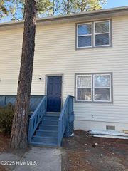 135 Murray Hill Road Apt 17, Southern Pines, NC 28387