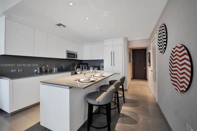 88 SW 7th St 1408, Miami, FL 33130