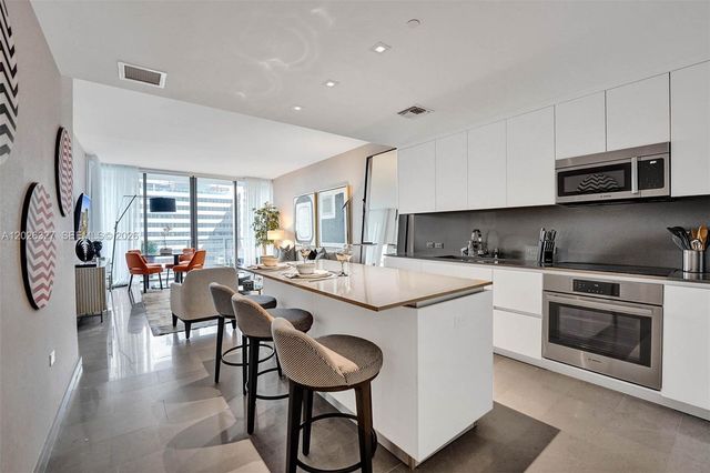 88 SW 7th St 1408, Miami, FL 33130