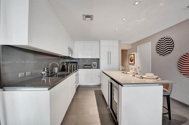 88 SW 7th St 1408, Miami, FL 33130