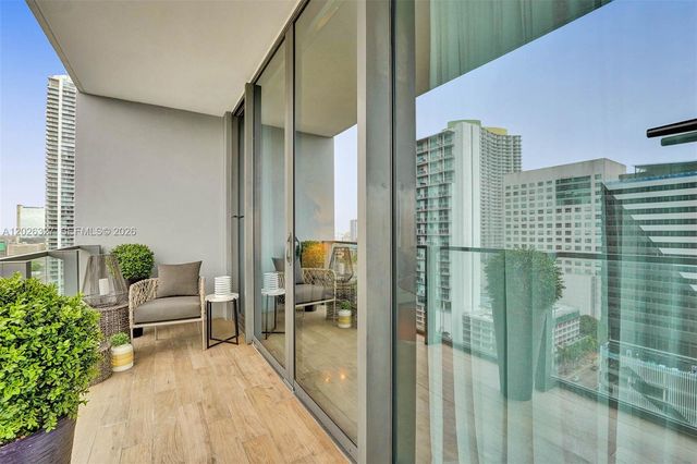 88 SW 7th St 1408, Miami, FL 33130