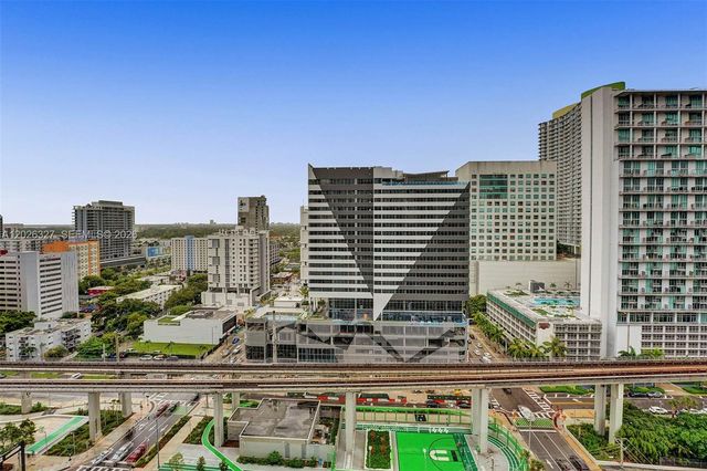 88 SW 7th St 1408, Miami, FL 33130
