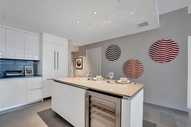 88 SW 7th St 1408, Miami, FL 33130
