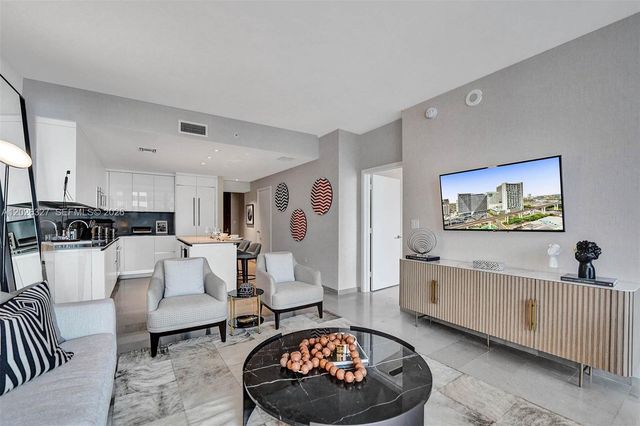 88 SW 7th St 1408, Miami, FL 33130