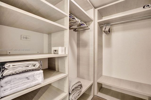 88 SW 7th St 1408, Miami, FL 33130