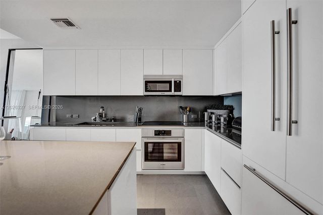 88 SW 7th St 1408, Miami, FL 33130