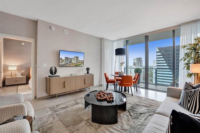 88 SW 7th St 1408, Miami, FL 33130