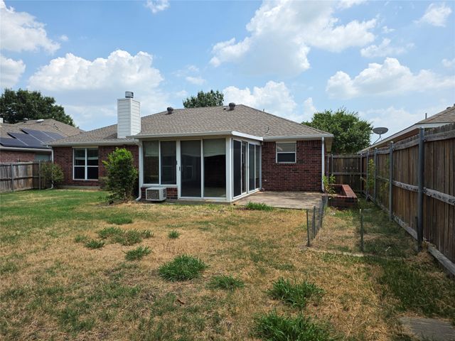 307 Dimes Street, Arlington, TX 76002