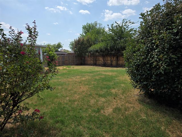307 Dimes Street, Arlington, TX 76002