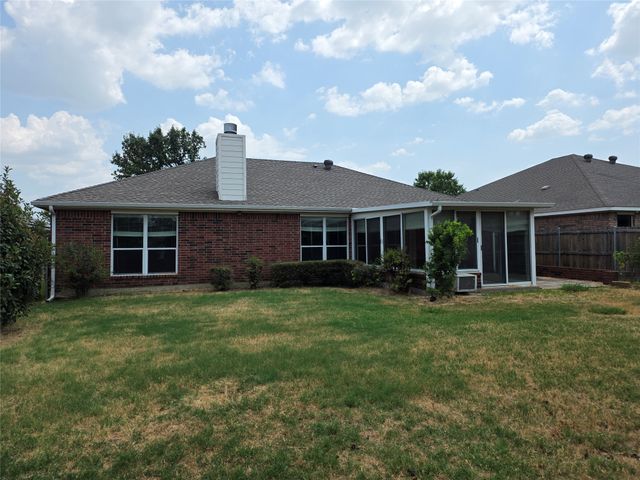 307 Dimes Street, Arlington, TX 76002