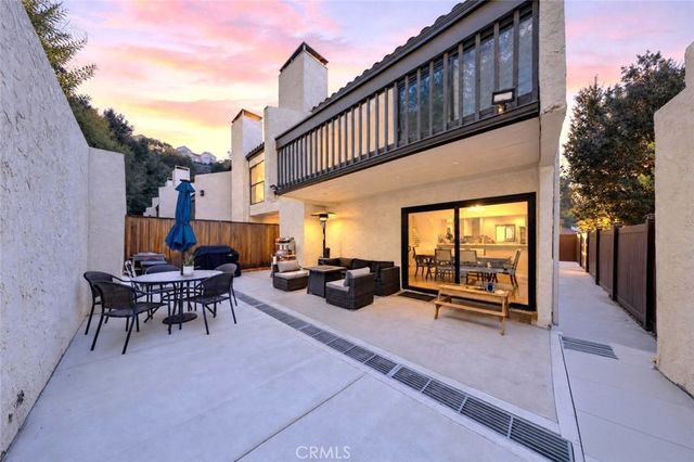 56 Glenflow Court, Glendale, CA 91206