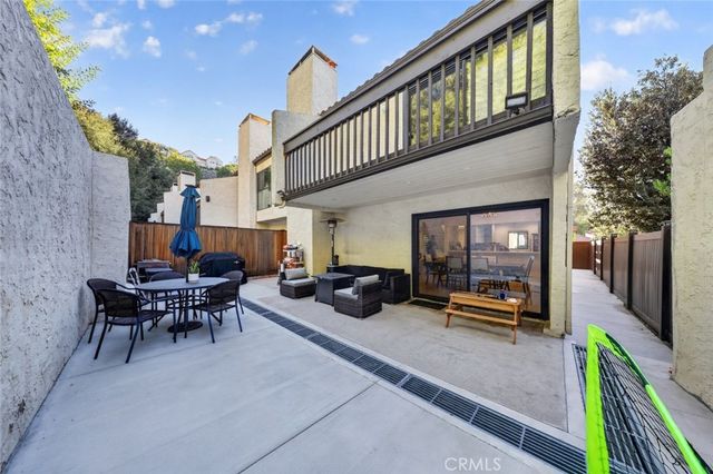 56 Glenflow Court, Glendale, CA 91206