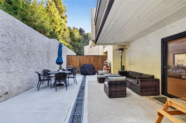 56 Glenflow Court, Glendale, CA 91206