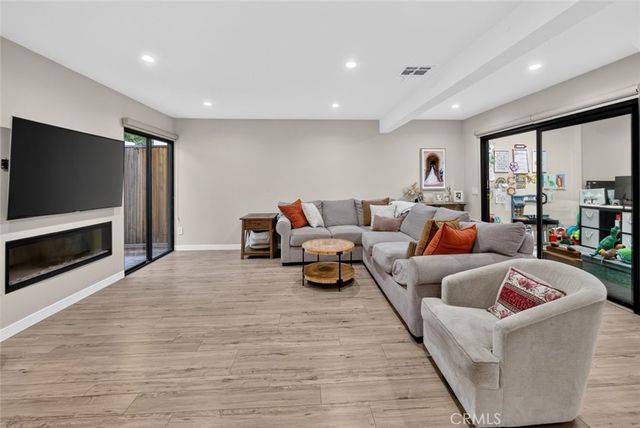 56 Glenflow Court, Glendale, CA 91206