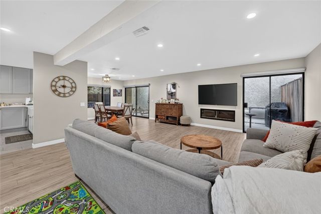 56 Glenflow Court, Glendale, CA 91206
