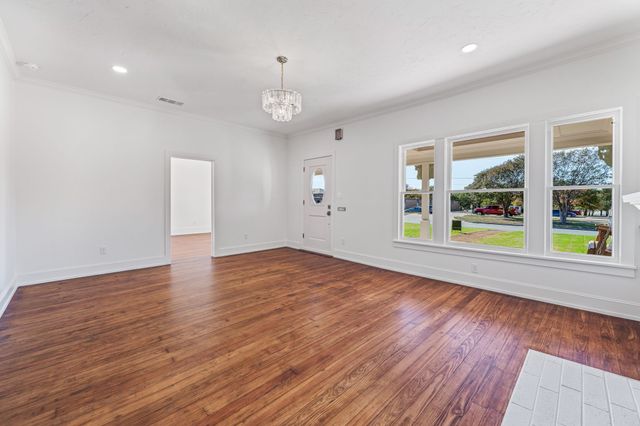 915 Cherry Street, Graham, TX 76450