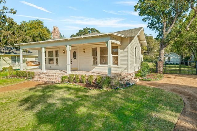 915 Cherry Street, Graham, TX 76450