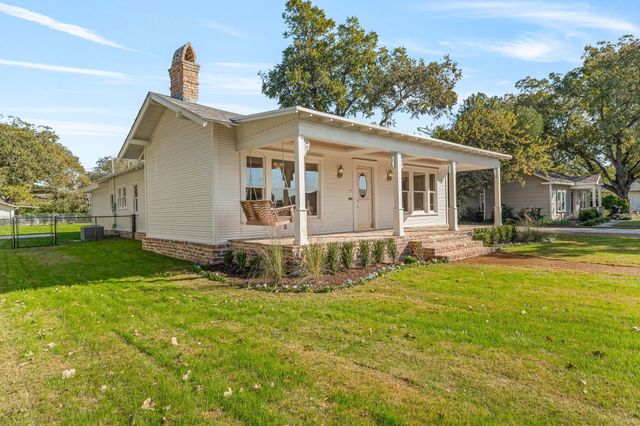 915 Cherry Street, Graham, TX 76450