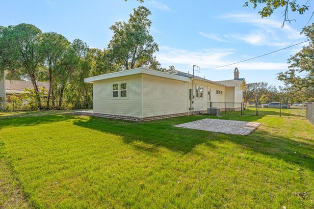 915 Cherry Street, Graham, TX 76450