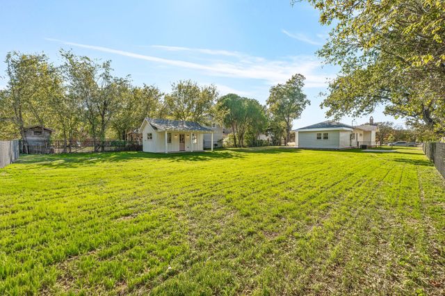 915 Cherry Street, Graham, TX 76450