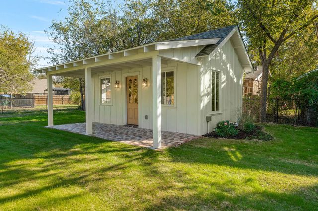 915 Cherry Street, Graham, TX 76450