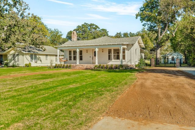 915 Cherry Street, Graham, TX 76450