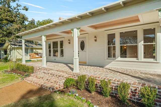 915 Cherry Street, Graham, TX 76450