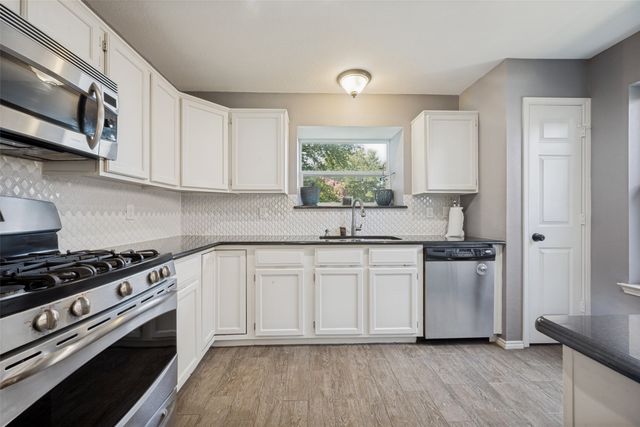 1686 Crosshaven Drive, Lewisville, TX 75077