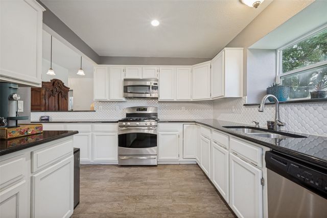 1686 Crosshaven Drive, Lewisville, TX 75077