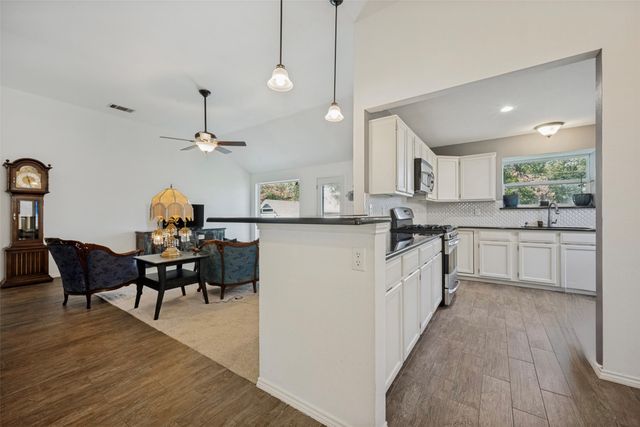 1686 Crosshaven Drive, Lewisville, TX 75077
