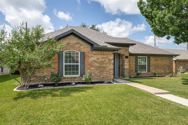 1686 Crosshaven Drive, Lewisville, TX 75077
