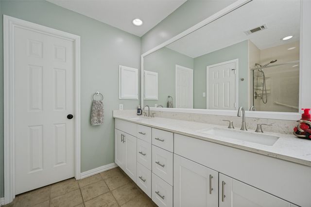 1686 Crosshaven Drive, Lewisville, TX 75077