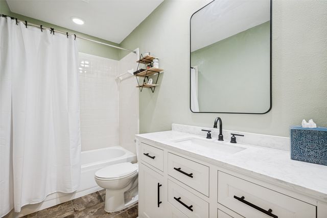 1686 Crosshaven Drive, Lewisville, TX 75077