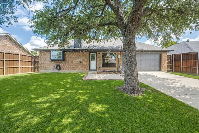 1686 Crosshaven Drive, Lewisville, TX 75077
