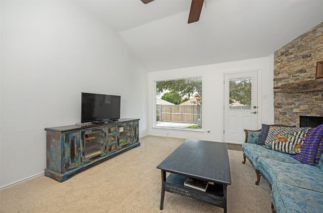 1686 Crosshaven Drive, Lewisville, TX 75077