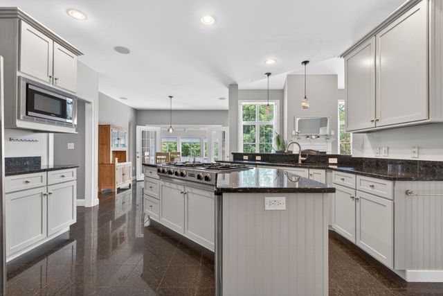 12 Rachel Way, Bedford, NH 03110