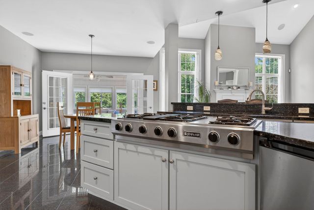 12 Rachel Way, Bedford, NH 03110