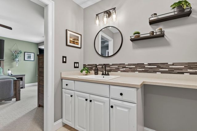 12 Rachel Way, Bedford, NH 03110