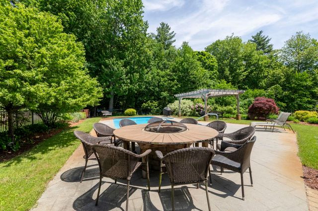 12 Rachel Way, Bedford, NH 03110