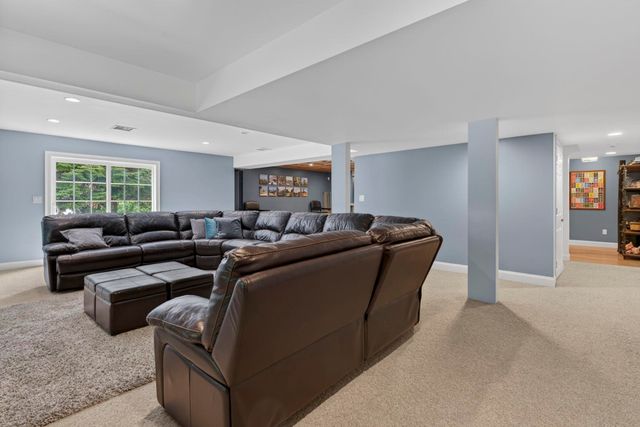 12 Rachel Way, Bedford, NH 03110