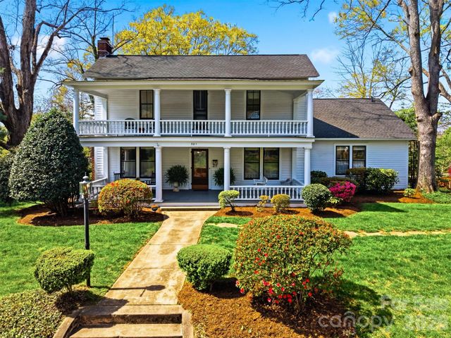 321 9th Street NW, Hickory, NC 28601