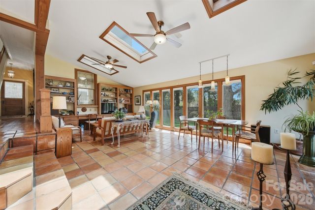 321 9th Street NW, Hickory, NC 28601
