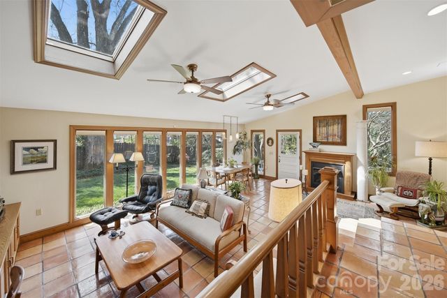 321 9th Street NW, Hickory, NC 28601