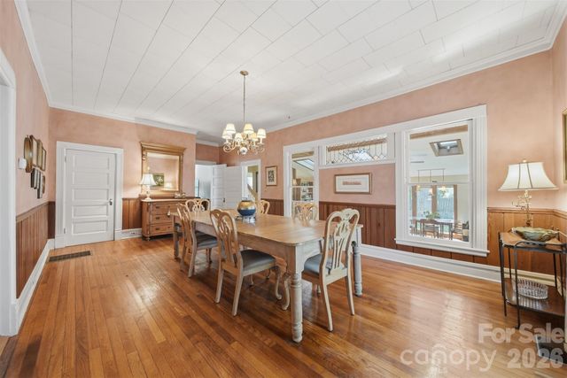 321 9th Street NW, Hickory, NC 28601