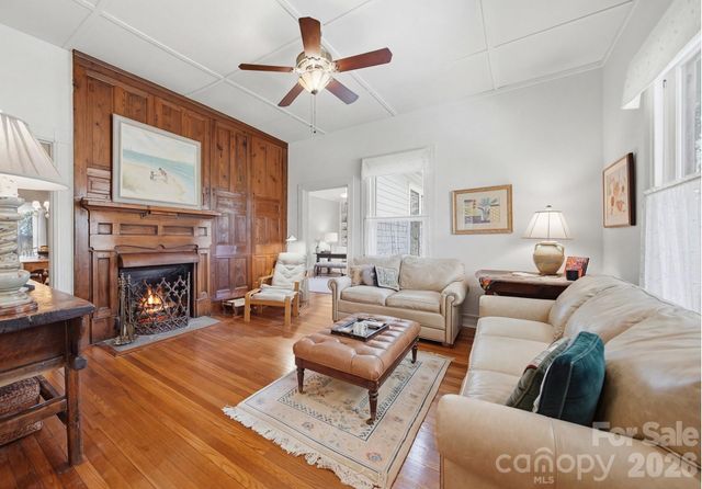 321 9th Street NW, Hickory, NC 28601