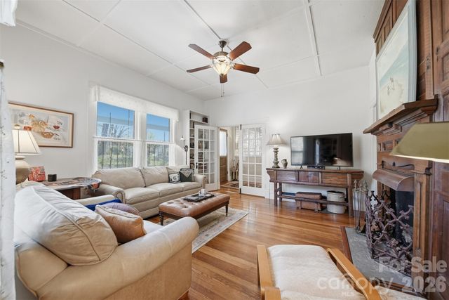 321 9th Street NW, Hickory, NC 28601